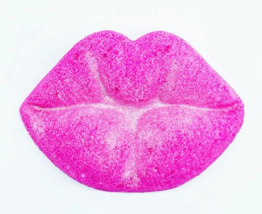 Pucker Up Bath Bomb